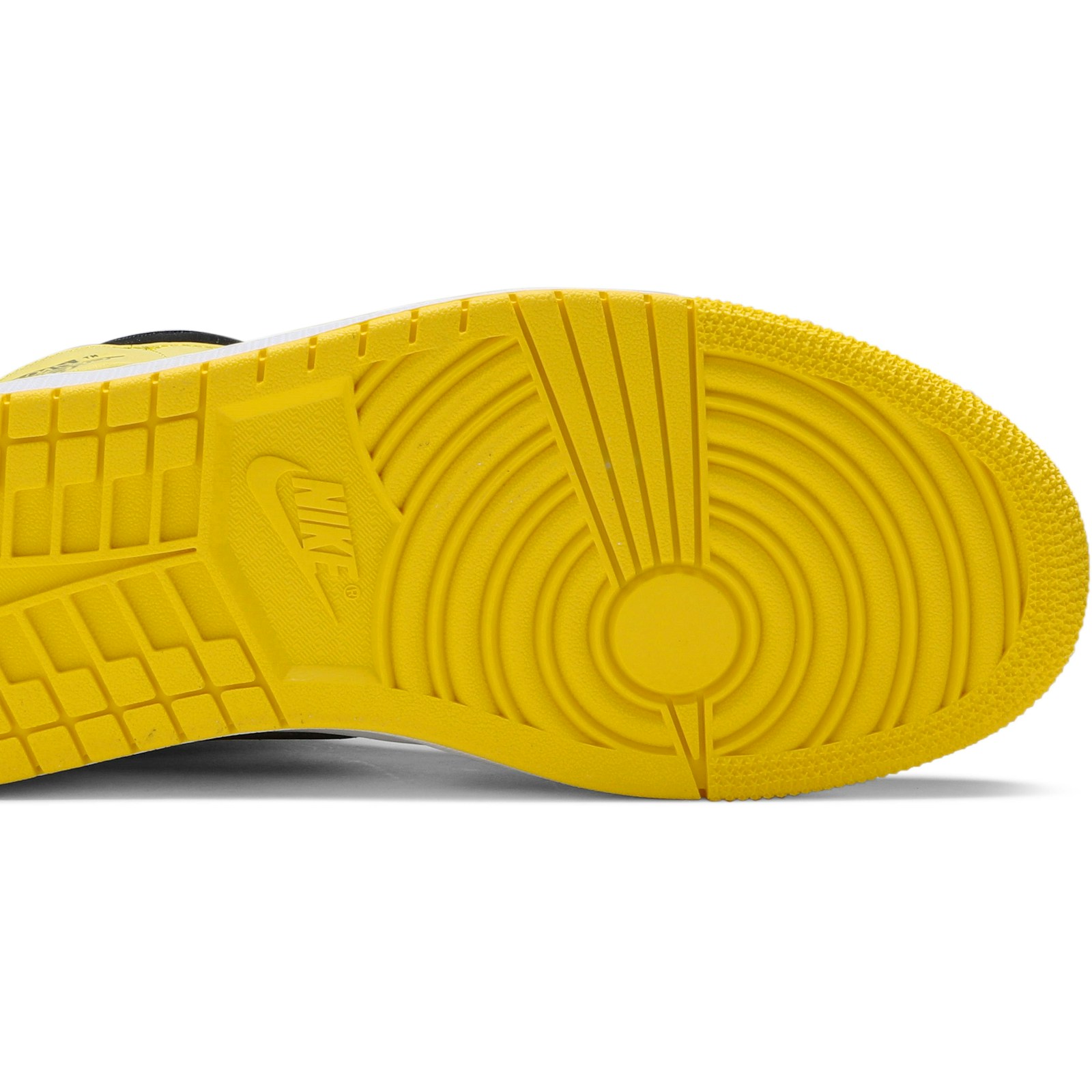 air_jordan_1_mid_se__yellow_toe__852542_071_4_27932.jpeg