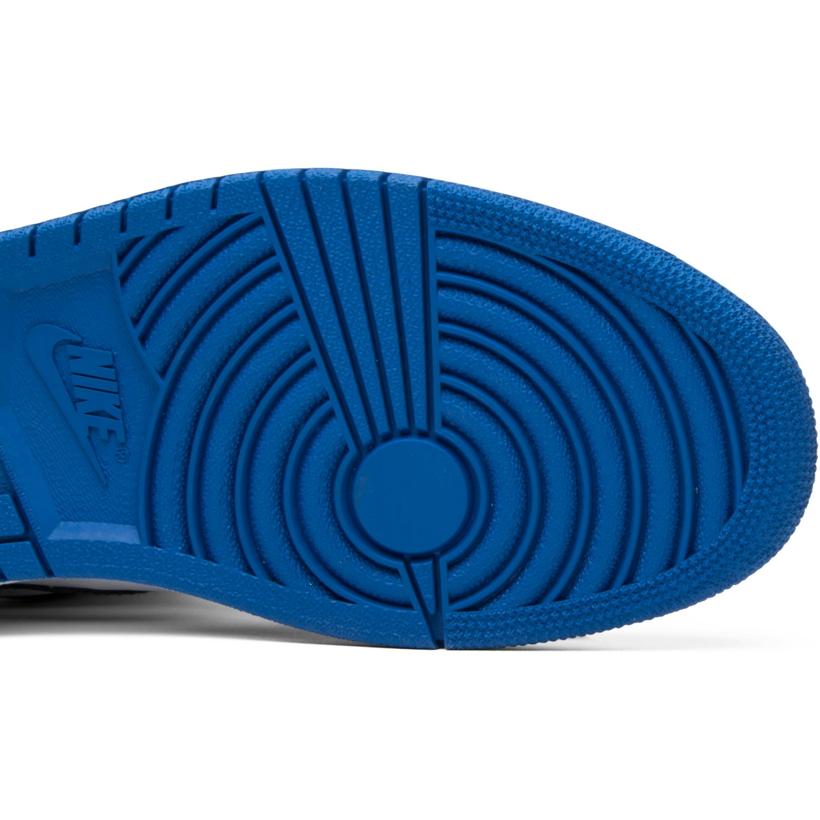 fragment_design_x_jordan_x_air_jordan_1_retro_high_4_77888.jpeg