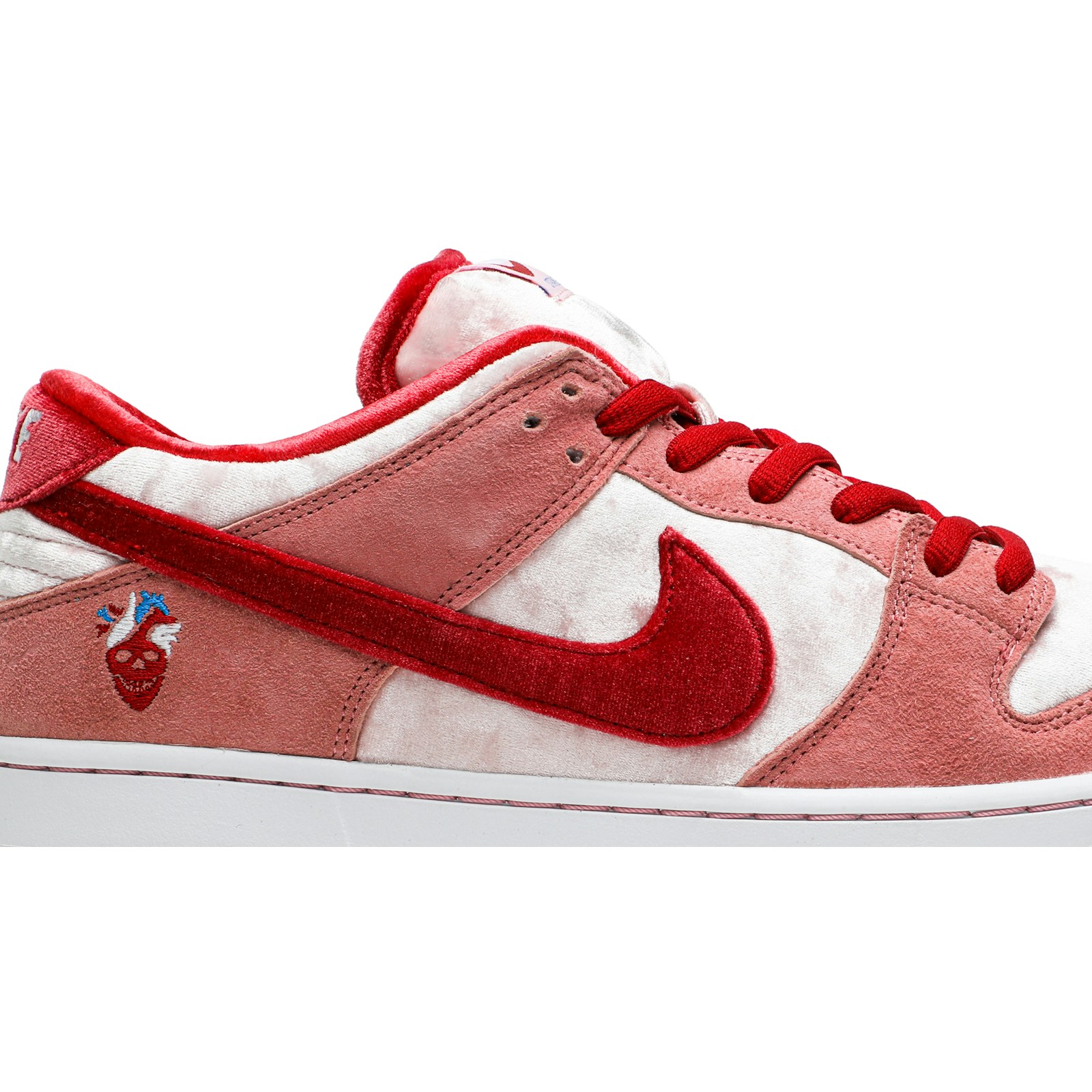 strangelove_x_nike_sb_dunk_low__valentine_s_day__c_1_27265.jpeg