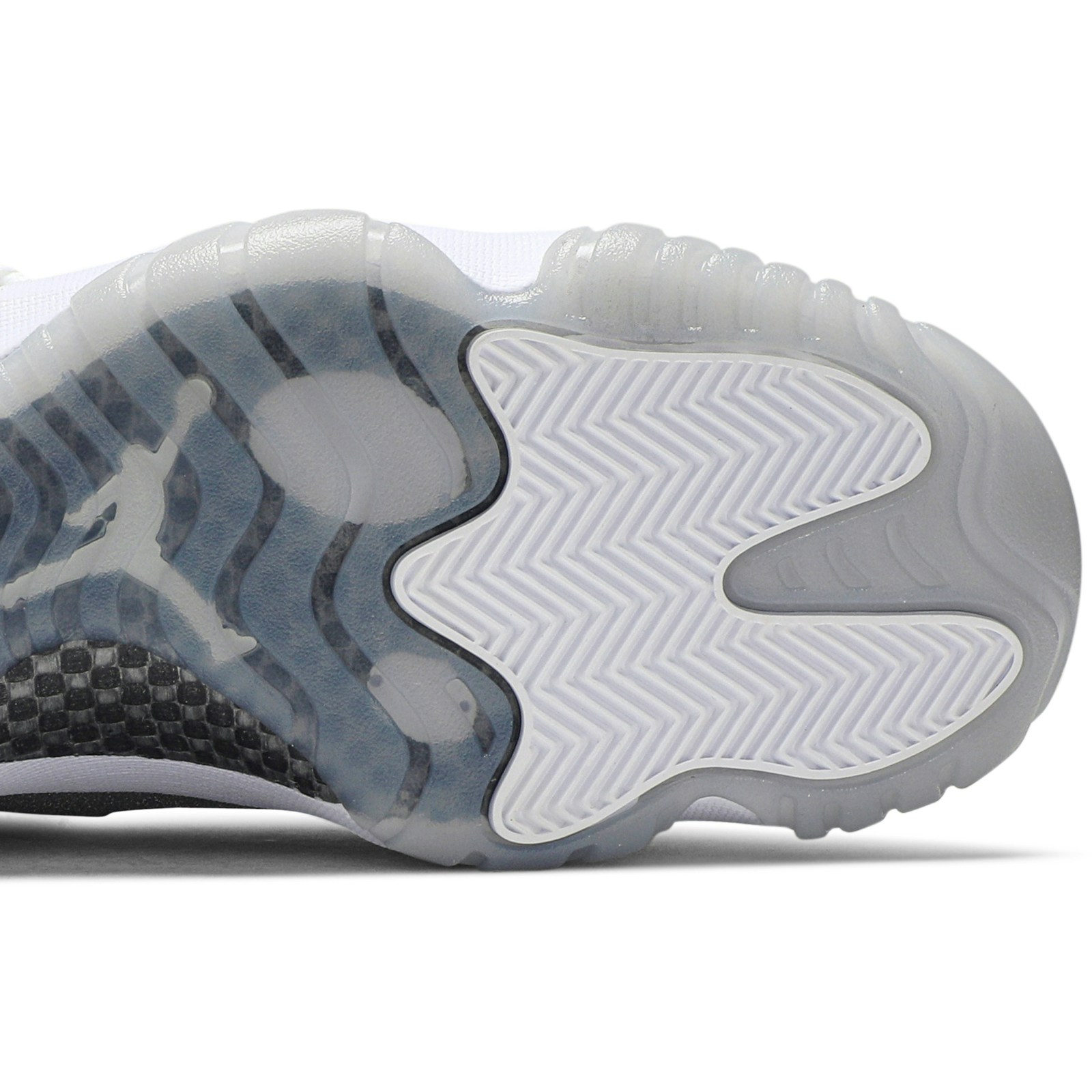 women__air_jordan_11_retro__vast_grey__ar0715_100_4_23132.jpeg
